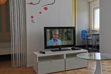 Möblierte Wohnung in Frankfurt-Bornheim mit Schwimmbad zimmer