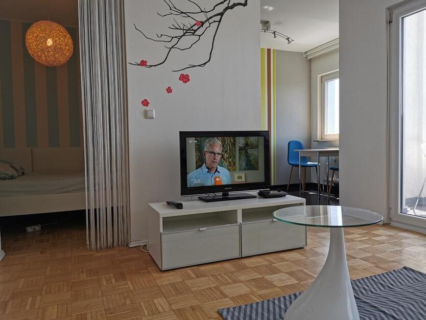 Möblierte Wohnung in Frankfurt-Bornheim mit Schwimmbad zimmer