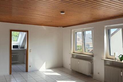 Sofort einziehen - helle, friedliche2-Zimmer-Dachgeschosswohnung zimmer