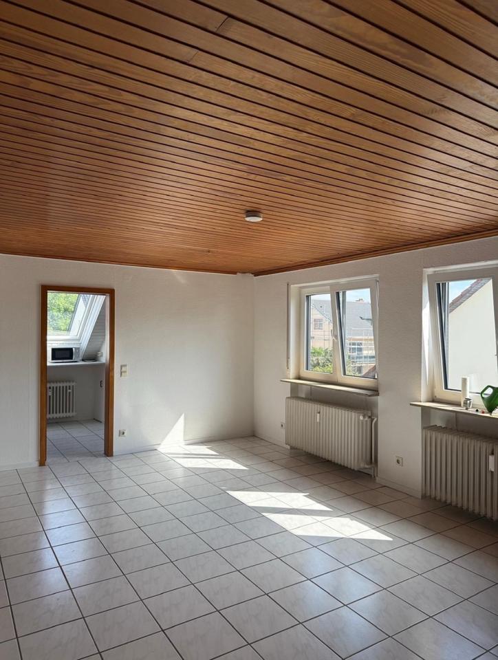 Sofort einziehen - helle, friedliche2-Zimmer-Dachgeschosswohnung zimmer
