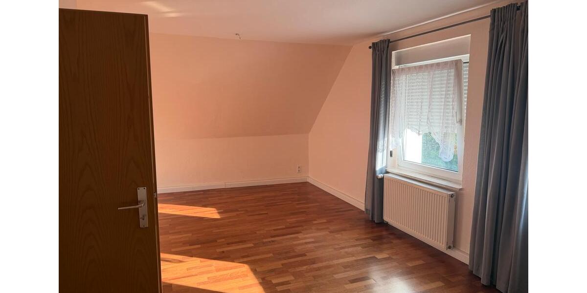 Dachgeschoßwohnung Remscheid Reinshagen - 1 Zimmer, 68 m&sup2;, 590&euro; | Angebot:26491225