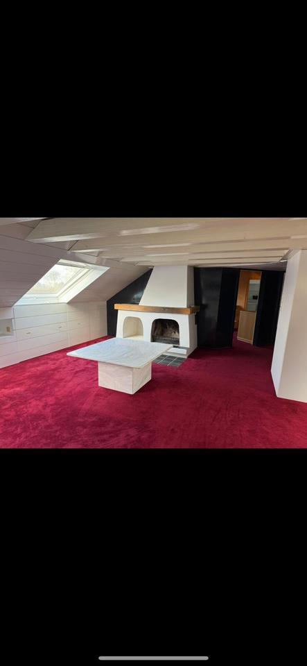 Wohnen mit Wohlfühlfaktor – Dachgeschosswohnung mit Kamin und Ankleidezimmer zimmer