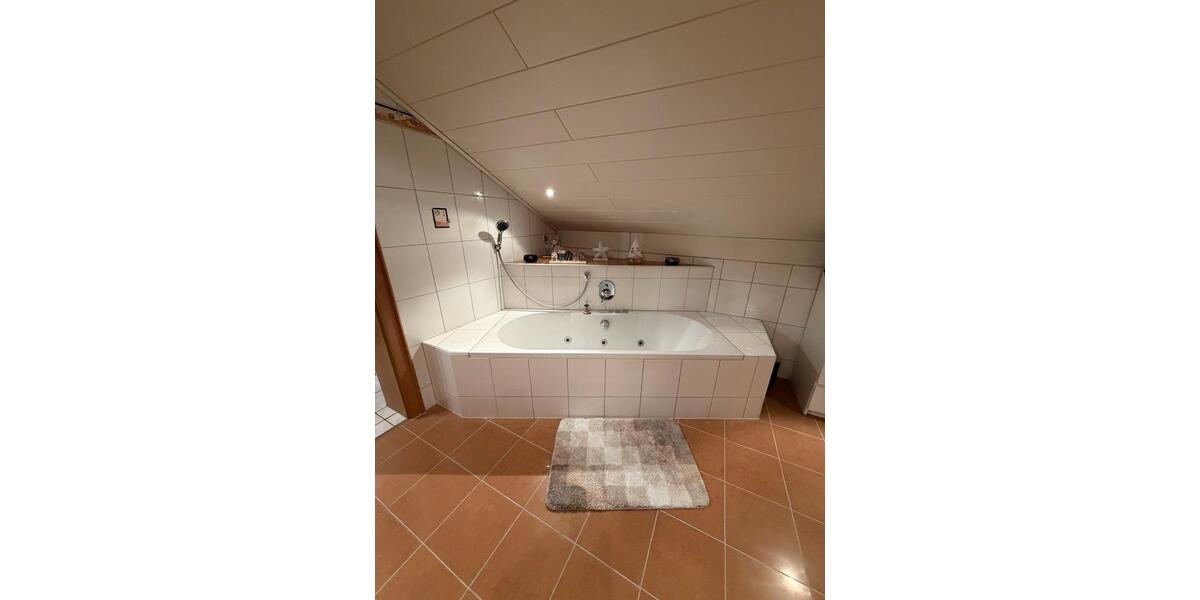 Dachgeschoßwohnung Perkam - 3 Zimmer, 98 m&sup2;, 660&euro; | Angebot:24867410