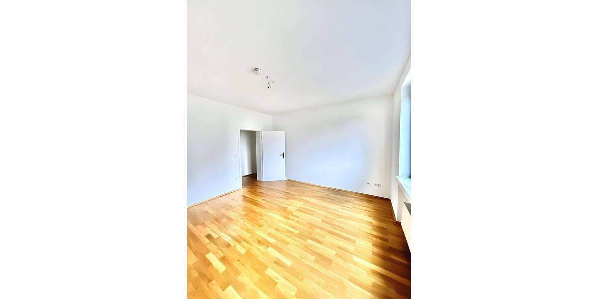 Etagenwohnung Ratingen Zentrum - 3 Zimmer, 95 m&sup2;, 1.300&euro; | Angebot:26825337