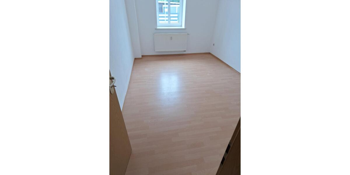 Erdgeschoßwohnung Döbeln - 2 Zimmer, 63 m&sup2;, 330&euro; | Angebot:26479203