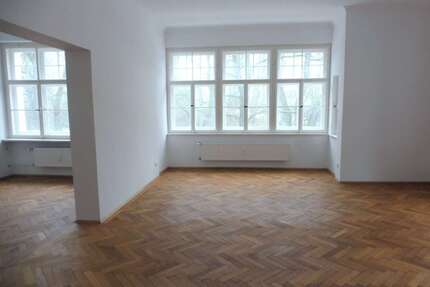 Wohnung zum Mieten in Regensburg 1.450 € 150 m² 5 zimmer