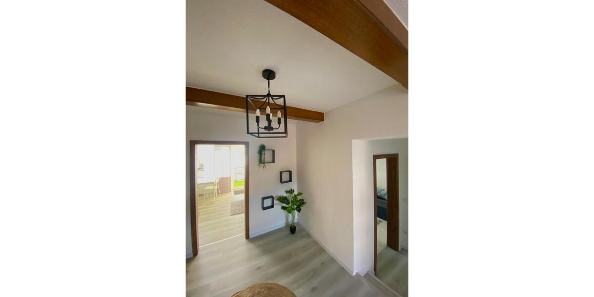 Wohnen auf Zeit Neukirchen - 8 Zimmer, 160 m&sup2;, 18&euro; | Angebot:26252083
