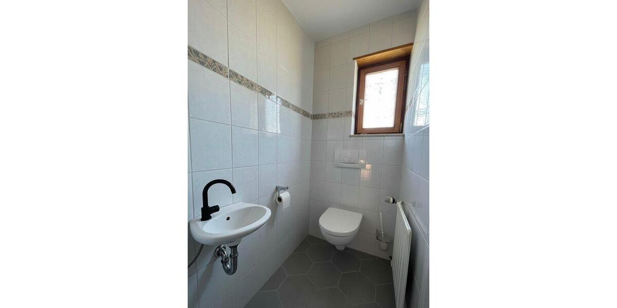 Erdgeschoßwohnung Neuenstadt am Kocher - 3 Zimmer, 100 m&sup2;, 1.100&euro; | Angebot:24719609