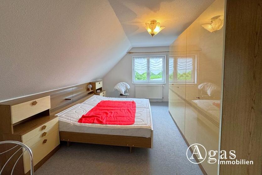 möbliertes Einfamilienhaus mit 180 m² Wohnfläche, 6 Zimmern und Pool in Ahrensfelde