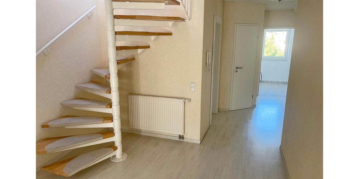 Helle 5-Zimmer-Maisonett-Wohnung mit Balkon, Einbauküche und Stellplätze in Hadamar! 5 zimmer
