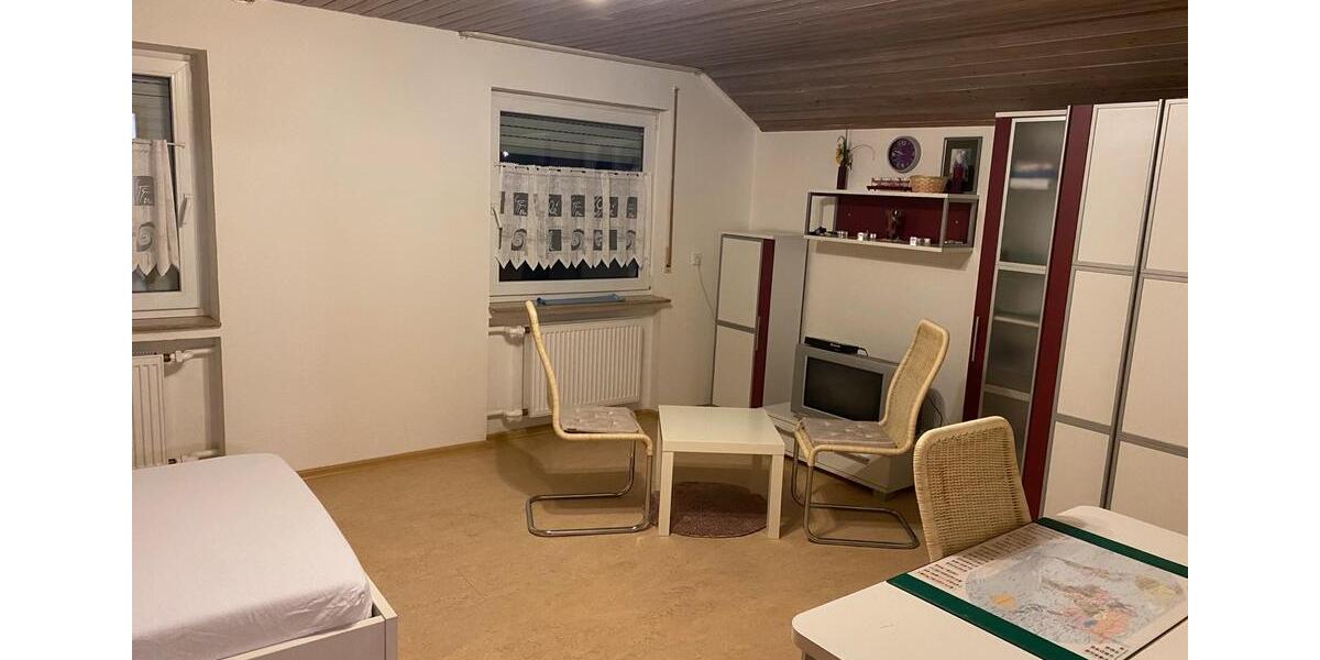 Dachgeschoßwohnung Ellwangen (Jagst) - 1 Zimmer, 12 m&sup2;, 400&euro; | Angebot:24436679