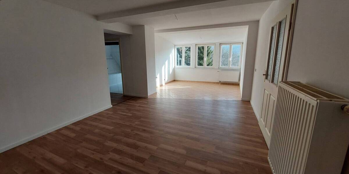Etagenwohnung Roßwein - 3 Zimmer, 65 m&sup2;, 325&euro; | Angebot:25686207