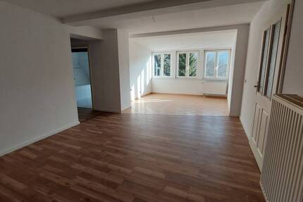 Wohnung Roßwein - 3 Zimmer, 65 m&sup2;, 325&euro; | Angebot:25686207