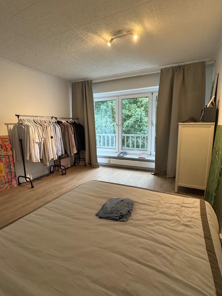 Helles 15qm Zimmer in moderner 3er WG (Spühl+ Waschmaschine vorha zimmer