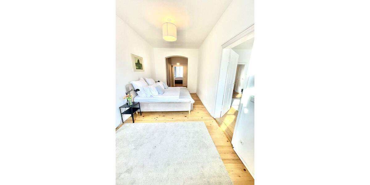 Lehel am Isartor. Zentrale Bestlage. Neu hochwertig möblierte 4 Zimmer. Großer Garten. Ab 3 Monate 4 zimmer