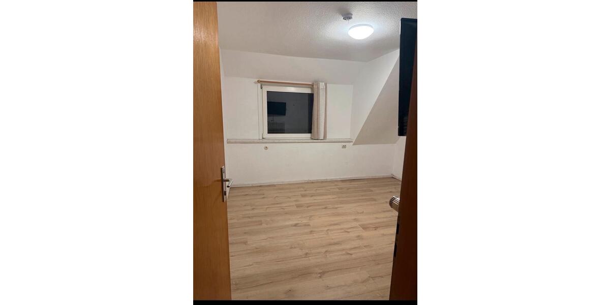 Dachgeschoßwohnung Edewecht - 1 Zimmer, 5 m&sup2;, 600&euro; | Angebot:24732290