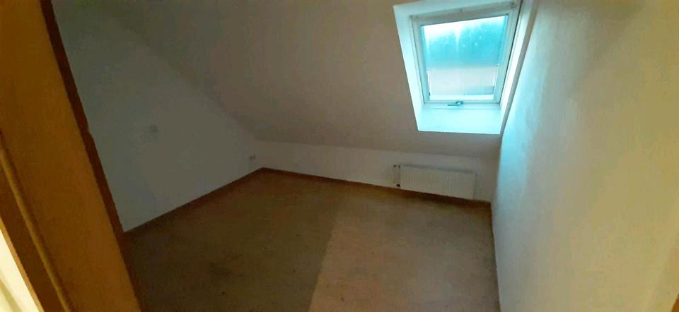 Dachgeschosswohnung in Erfurt-Schmira zu Vermieten 2 zimmer