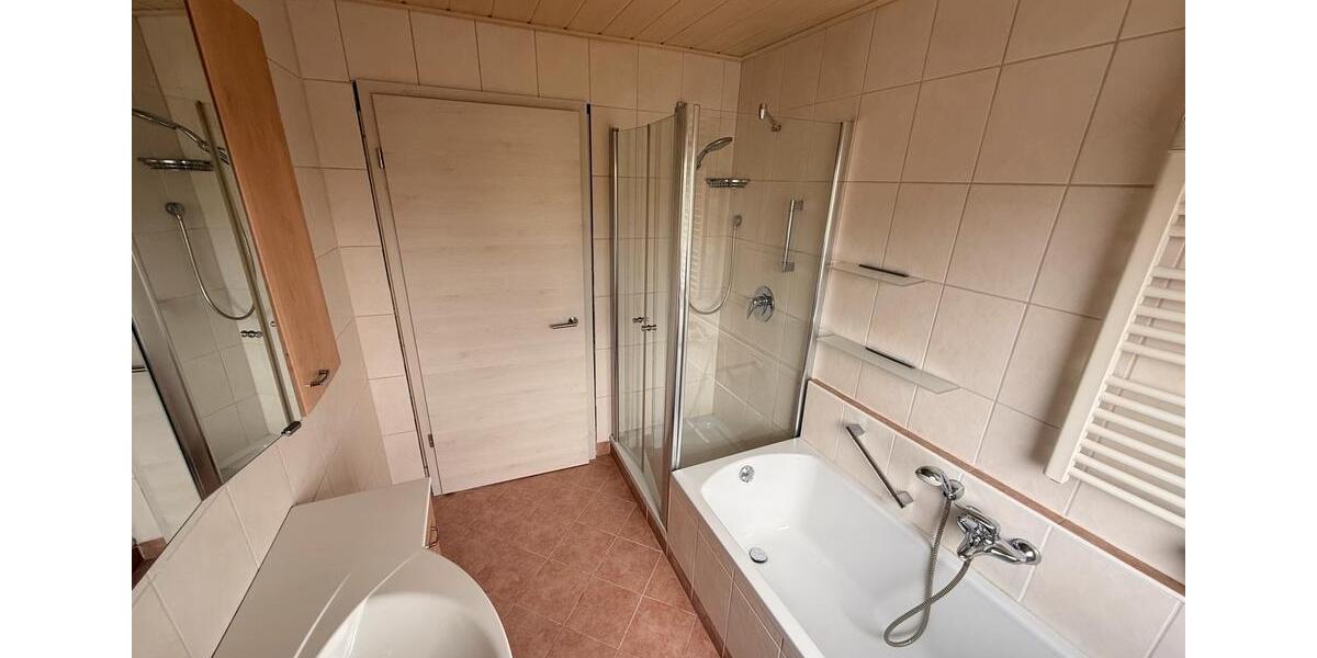 Etagenwohnung Adelsdorf - 4 Zimmer, 104 m&sup2;, 1.600&euro; | Angebot:25992258