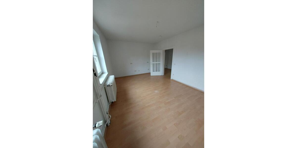 Helle 5 Zimmer DG Wohnung mit Dusche & Badewanne 5 zimmer