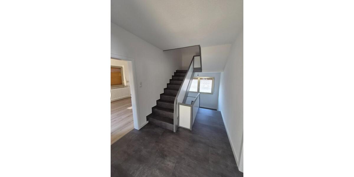 Einfamilienhaus Budenheim - 6 Zimmer, 240 m&sup2;, 2.190&euro; | Angebot:25949525