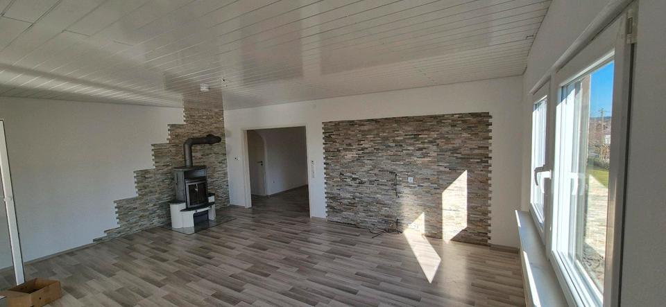 5-Zi.-Whg Terasse,Garage,Hof, Garten, Wintergarten
