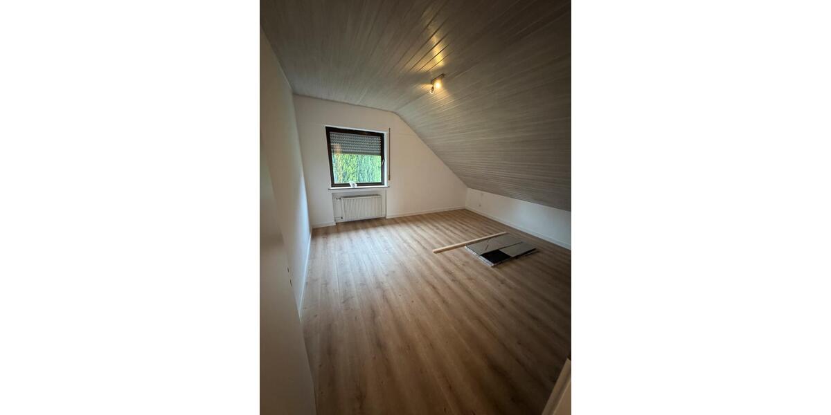 Dachgeschoßwohnung Kreuztal - 2 Zimmer, 75 m&sup2;, 750&euro; | Angebot:26691978
