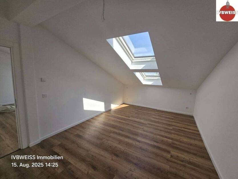 ERSTBEZUG NACH DACHAUSBAU Wohnen im Graefekiez (Schönleinstr.), 2 Zimmer, Terrasse, extrem hell