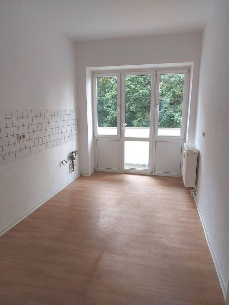 Schöne 4,5-R-Wohnung mit BLK.1.OG ca.87m2 zu vermieten In MD -Stadtfeld Ost