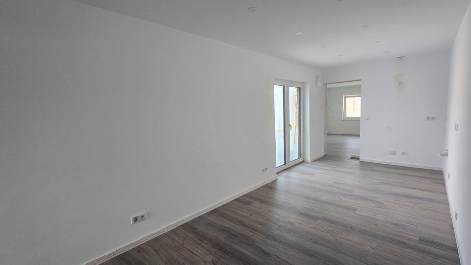 Erstbezug nach Kernsanierung: 3,5-Raum-Wohnung mit gehobener Auss