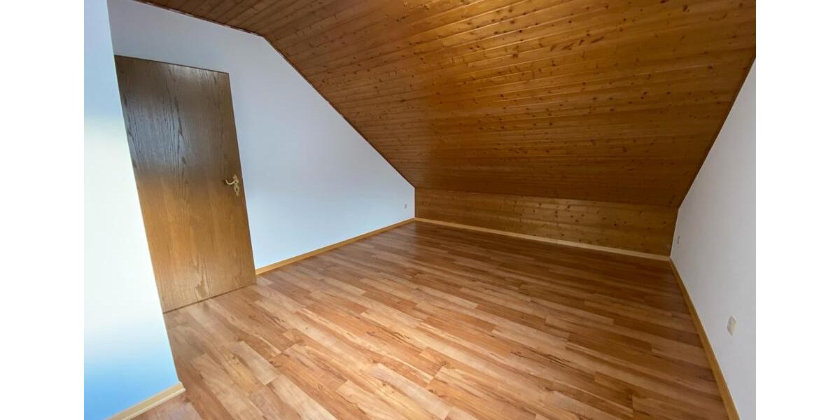 Dachgeschoßwohnung Speicher - 3 Zimmer, 110 m&sup2;, 800&euro; | Angebot:24356102