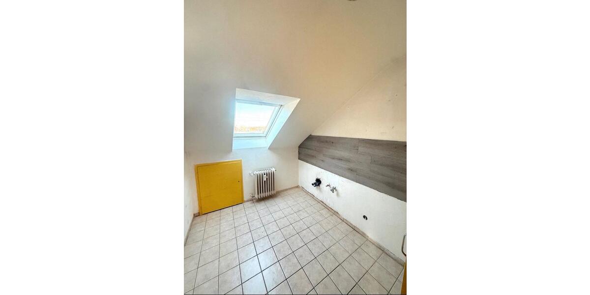 Dachgeschoßwohnung Kuchen - 3.5 Zimmer, 65 m&sup2;, 650&euro; | Angebot:25103993