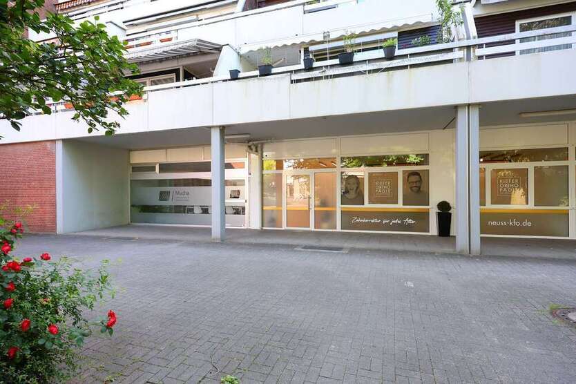 Büro in Neuss 2.808 € 351 m²
