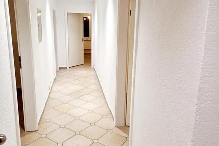 Wohnung: hell, geräumig, frisch renoviert, Tageslichtbad, 98 qm 3 zimmer