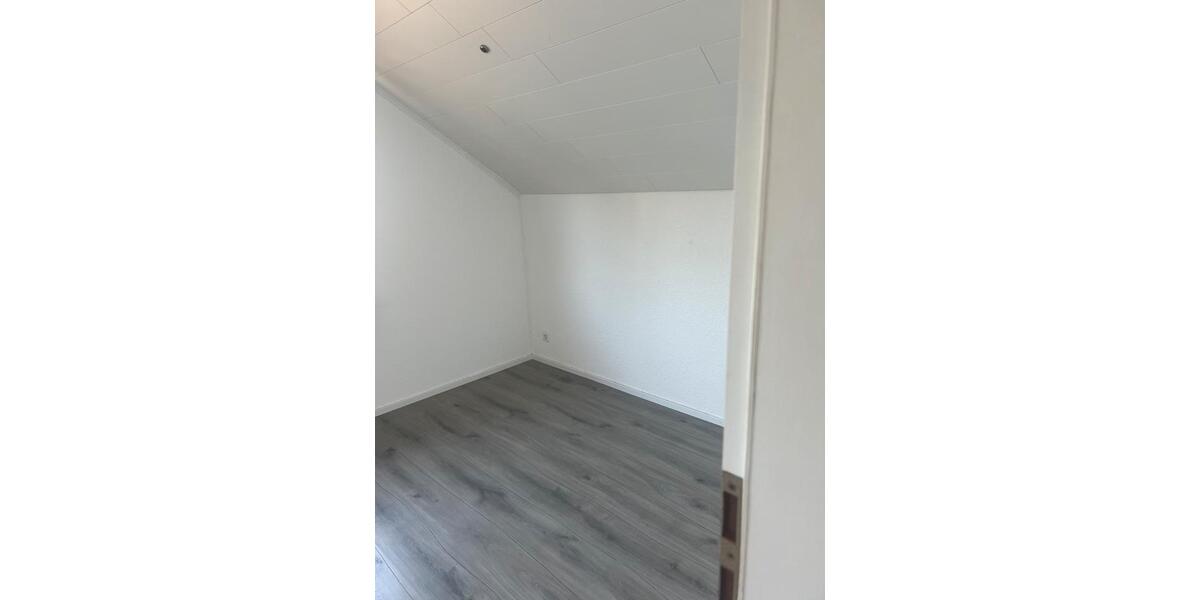 Dachgeschoßwohnung Klettgau - 2.5 Zimmer, 45 m&sup2;, 600&euro; | Angebot:26705306