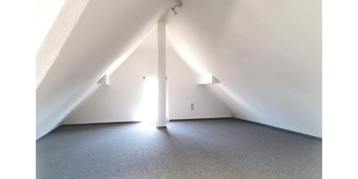 Dachgeschoßwohnung Oberlungwitz - 1 Zimmer, 48 m&sup2;, 280&euro; | Angebot:26286095