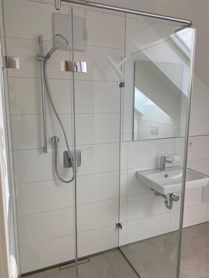 3-Zi. DG-Wohnung mit Küche, Balkon & 2xTG in Brochenzell