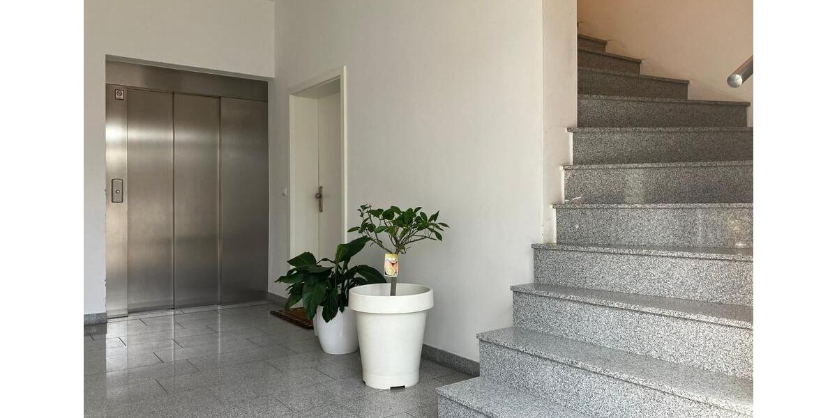 Etagenwohnung Rostock Hansaviertel - 4 Zimmer, 154 m&sup2;, 2.000&euro; | Angebot:23620104