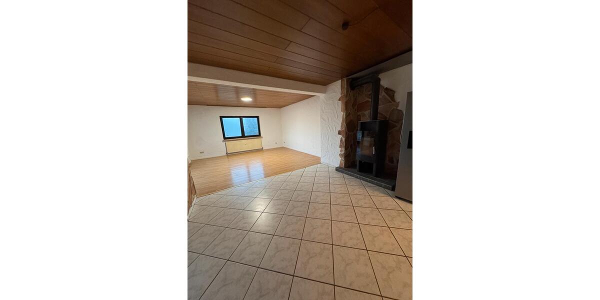 Wohnung 4 ZKB (ca 100 qm) mit Balkon und Kamin 4 zimmer