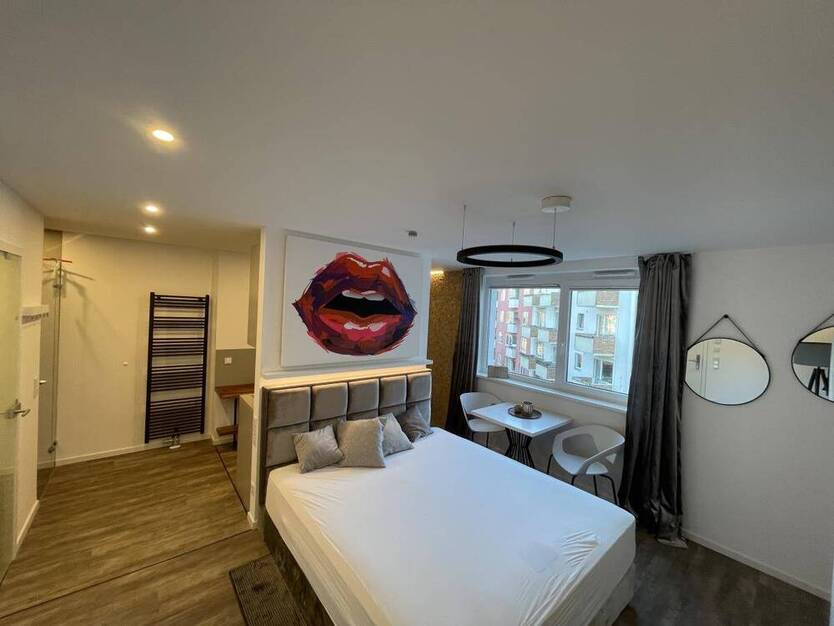 Geräumiges und möbliertes Single Apartment! Beste City West Lage!