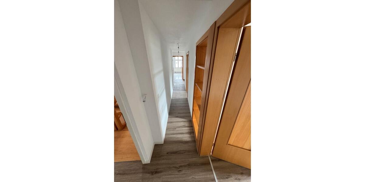 Etagenwohnung Hechingen - 5 Zimmer, 122 m&sup2;, 1.250&euro; | Angebot:26639135