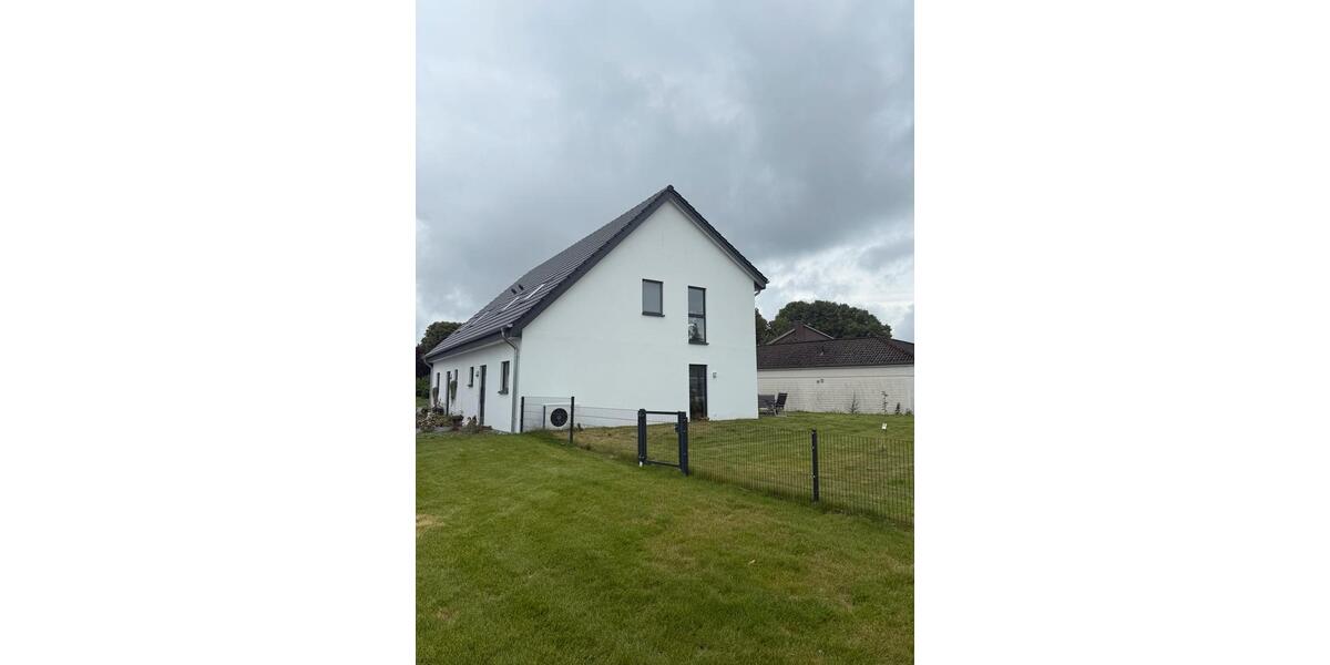 Doppelhaushälfte Neumünster - 3 Zimmer, 110 m&sup2;, 1.350&euro; | Angebot:23836371