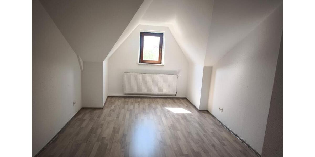 Dachgeschoßwohnung Zwickau - 3 Zimmer, 75 m&sup2;, 500&euro; | Angebot:26705459