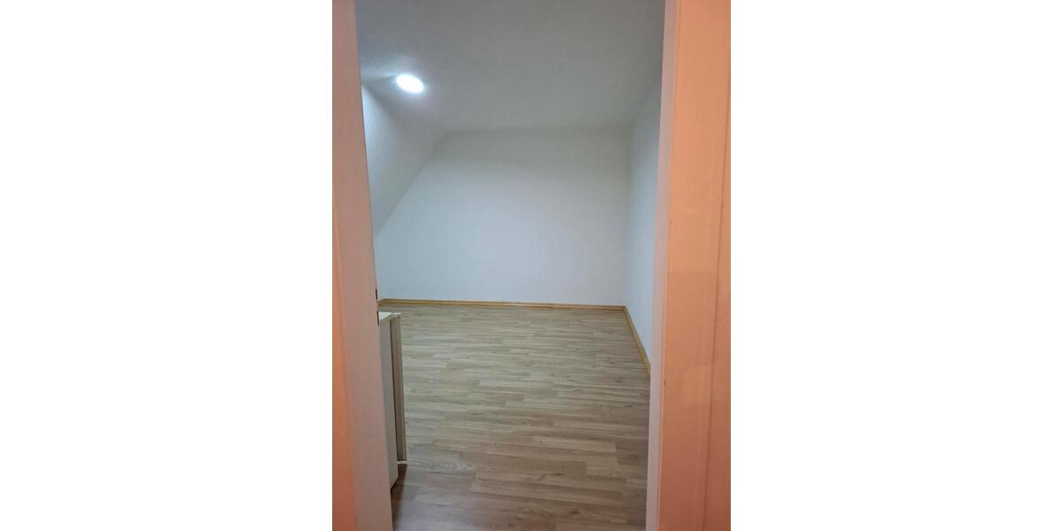 Dachgeschoßwohnung Siegen Eiserfeld - 1 Zimmer, 40 m&sup2;, 400&euro; | Angebot:24943761
