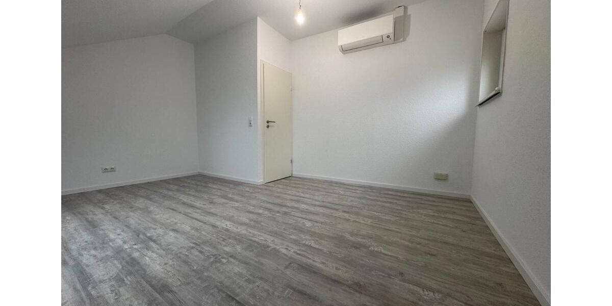 Dachgeschoßwohnung Gernsheim - 4 Zimmer, 86 m&sup2;, 1.150&euro; | Angebot:26006065