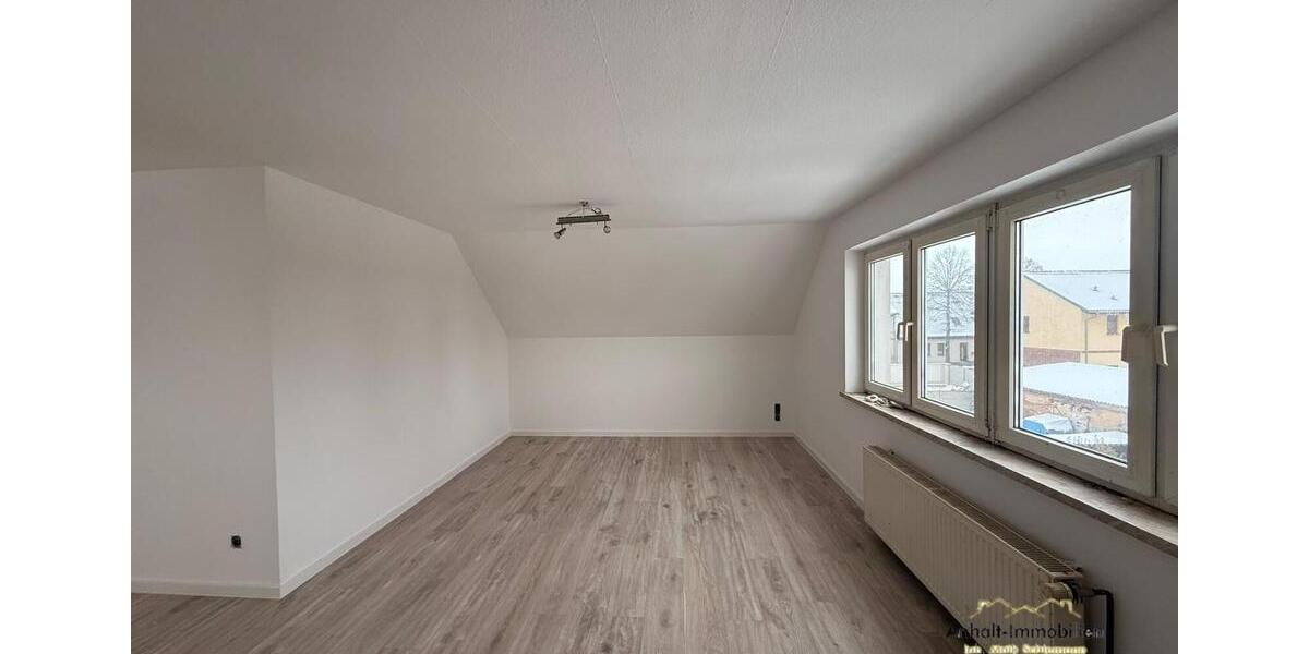 Dachgeschoßwohnung Südliches Anhalt - 3 Zimmer, 56 m&sup2;, 392&euro; | Angebot:24690924