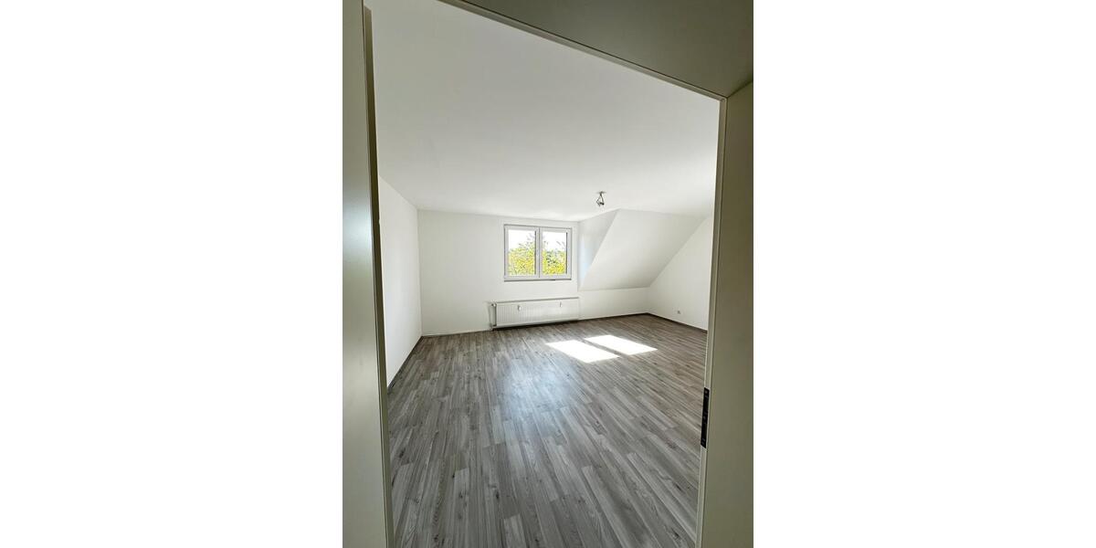 Dachgeschoßwohnung Lippstadt Overhagen - 3 Zimmer, 104 m&sup2;, 1.000&euro; | Angebot:25972345