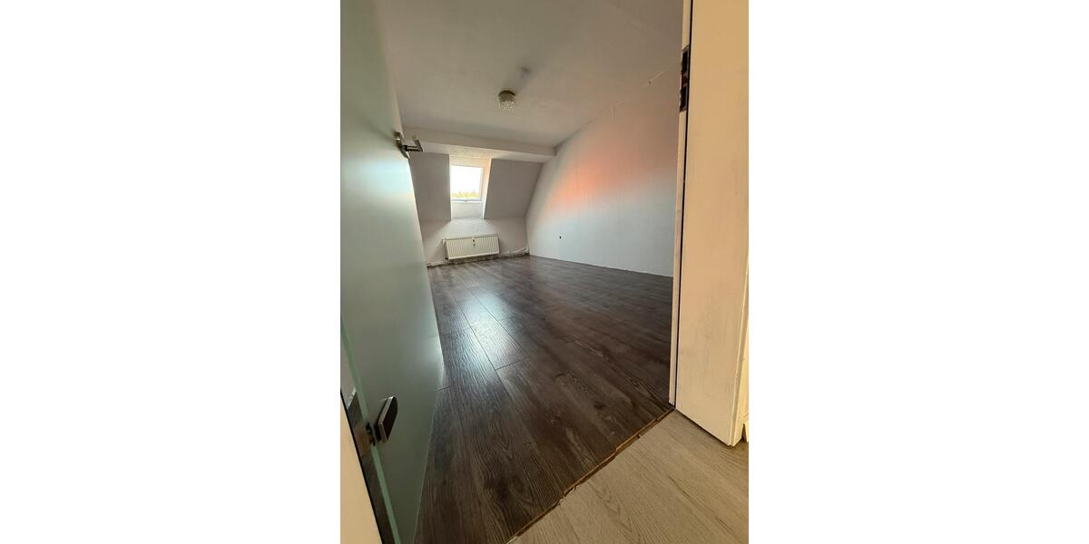 Dachgeschoßwohnung Stadthagen - 4 Zimmer, 110 m&sup2;, 600&euro; | Angebot:25450557