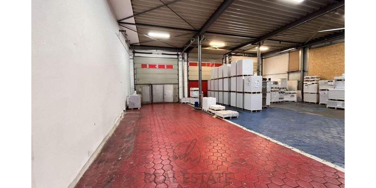 Ebenerdige Lagerfläche mit zwei Sektionaltoren in Norderstedt zimmer