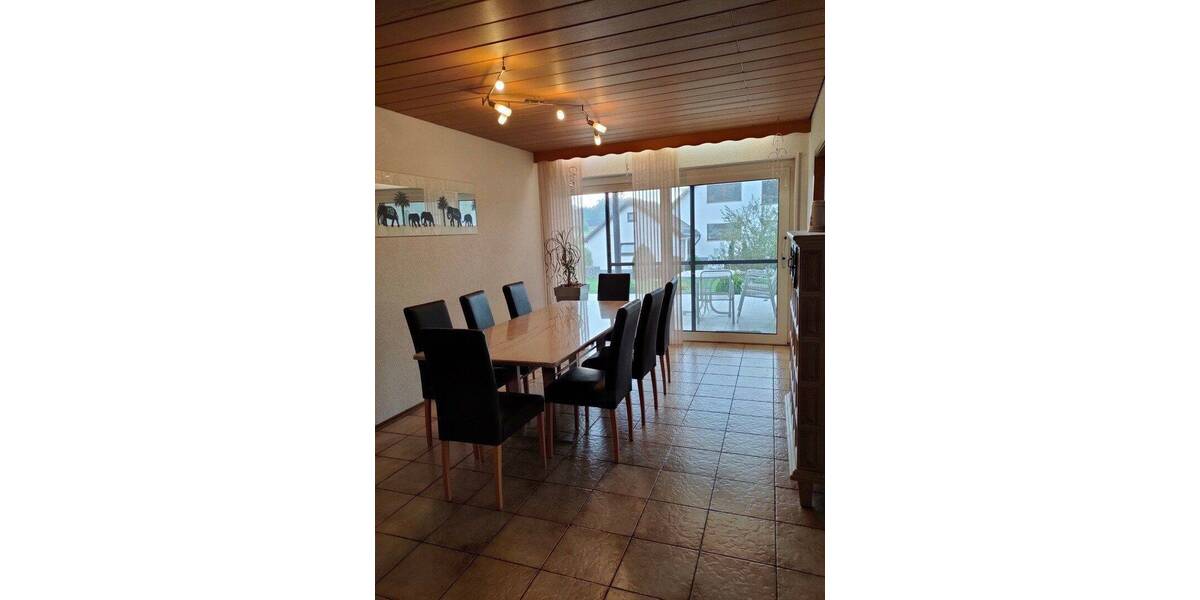 Etagenwohnung Holzheim - 5 Zimmer, 120 m&sup2;, 1.350&euro; | Angebot:26840382