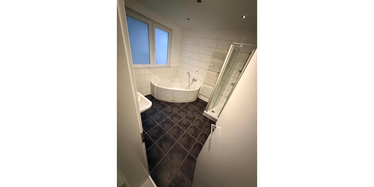 5-Zimmer-Wohnung inkl. Küche, 2 Badezimmer, Terrasse 5 zimmer